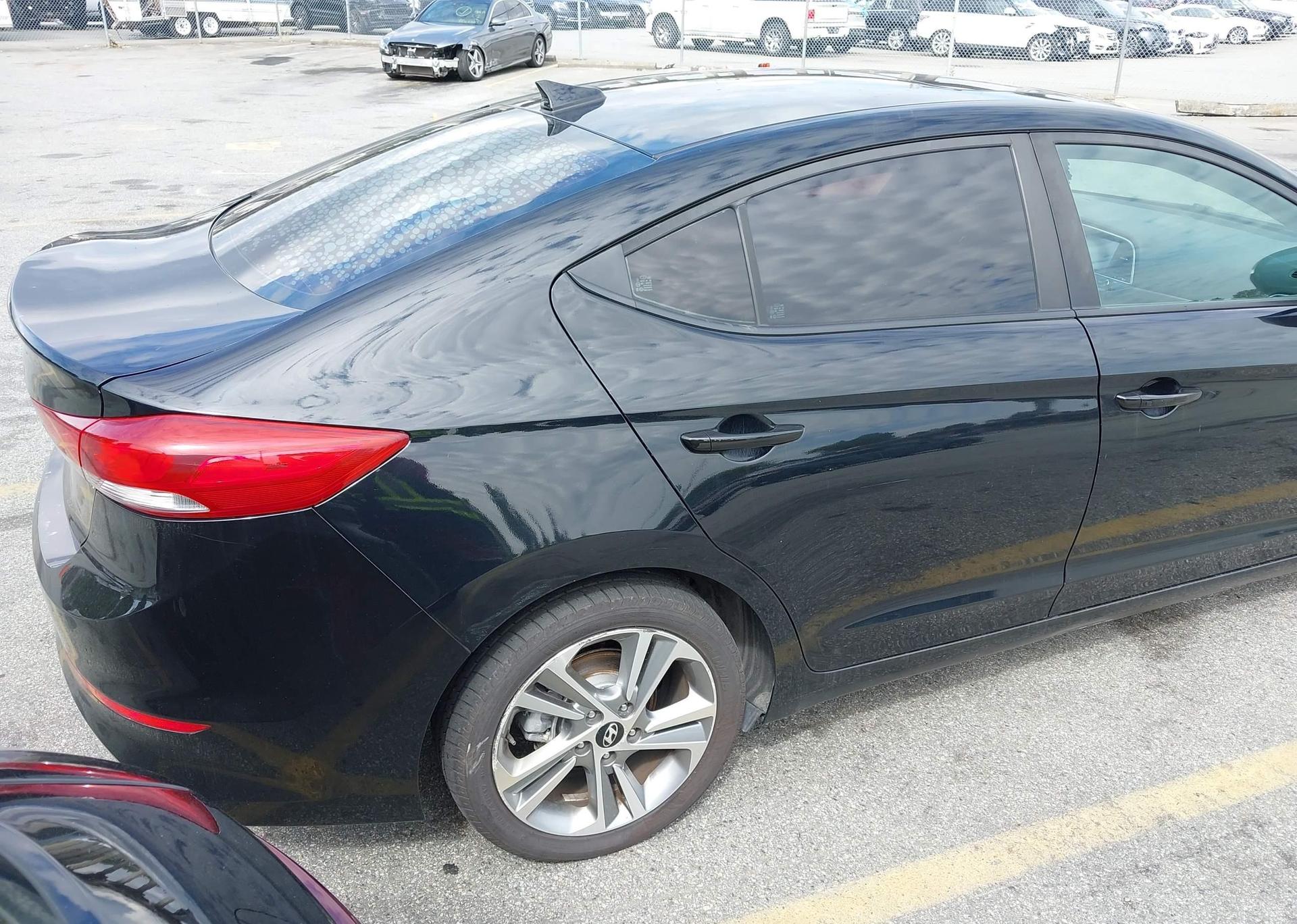 2017 HYUNDAI ELANTRA SE