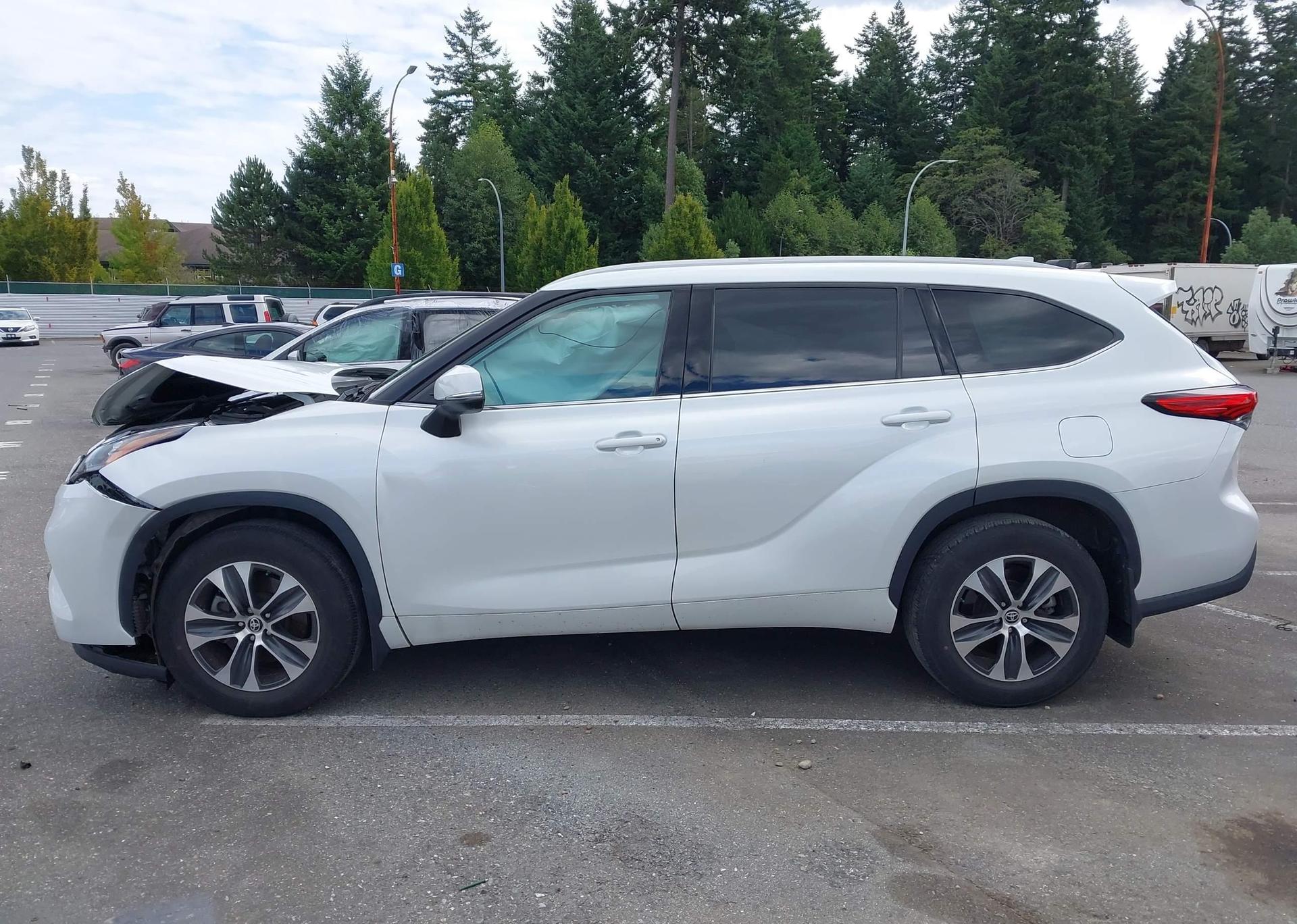 2022 TOYOTA highlander xle