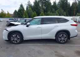2022 TOYOTA highlander xle