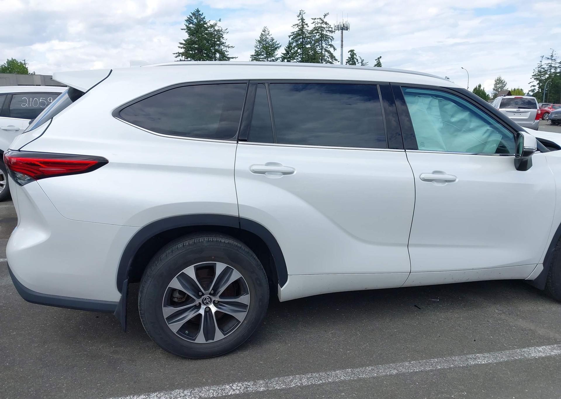 2022 TOYOTA highlander xle