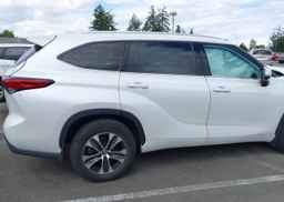 2022 TOYOTA highlander xle