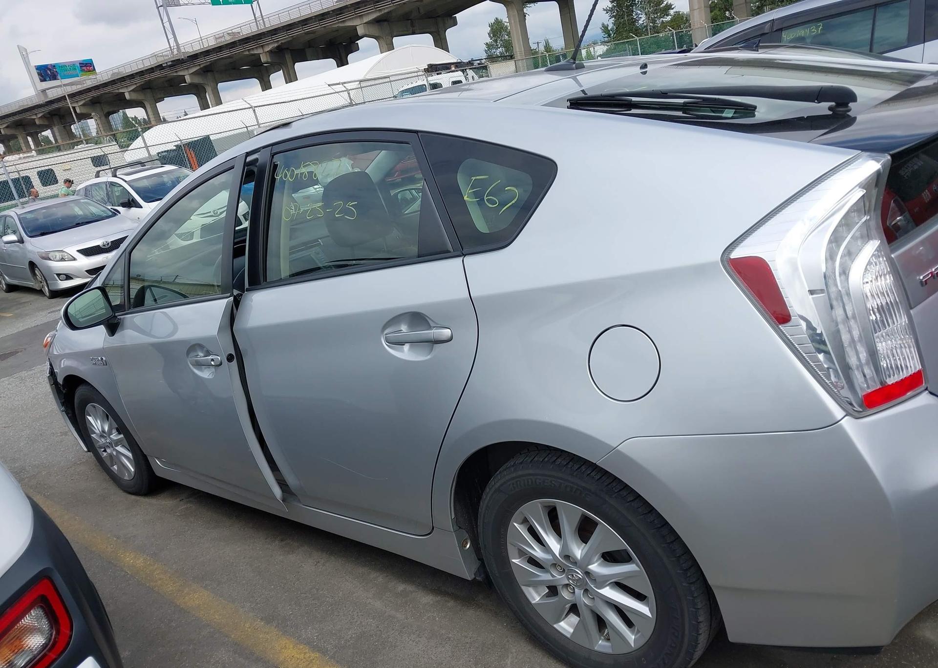 2014 TOYOTA PRIUS PLUG-IN