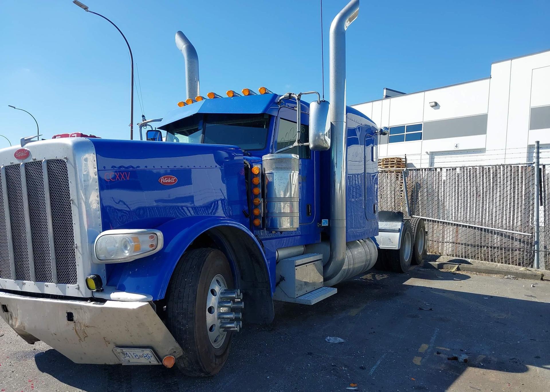 2022 PETERBILT 389