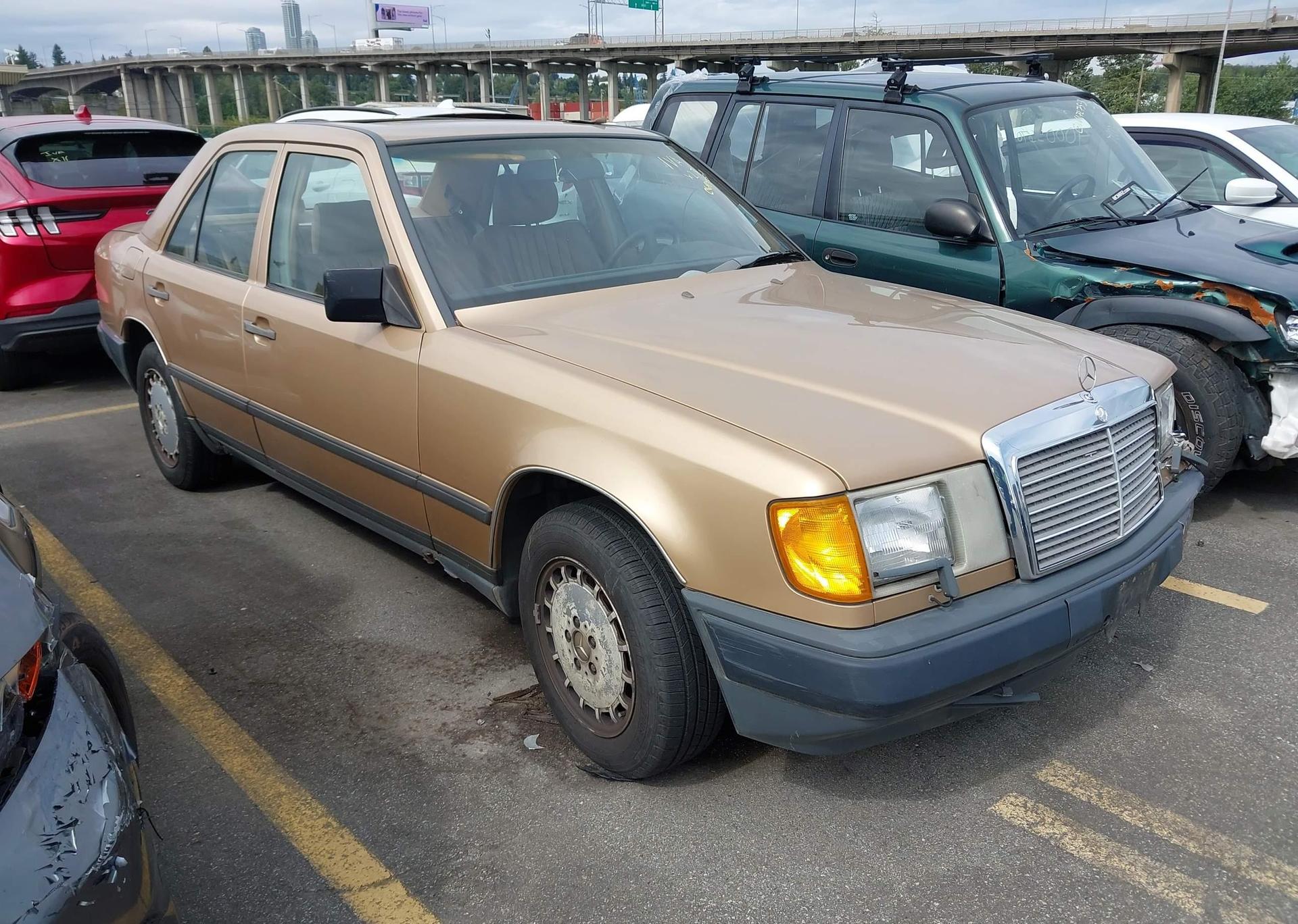 1988 MERCEDES-BENZ 300 E