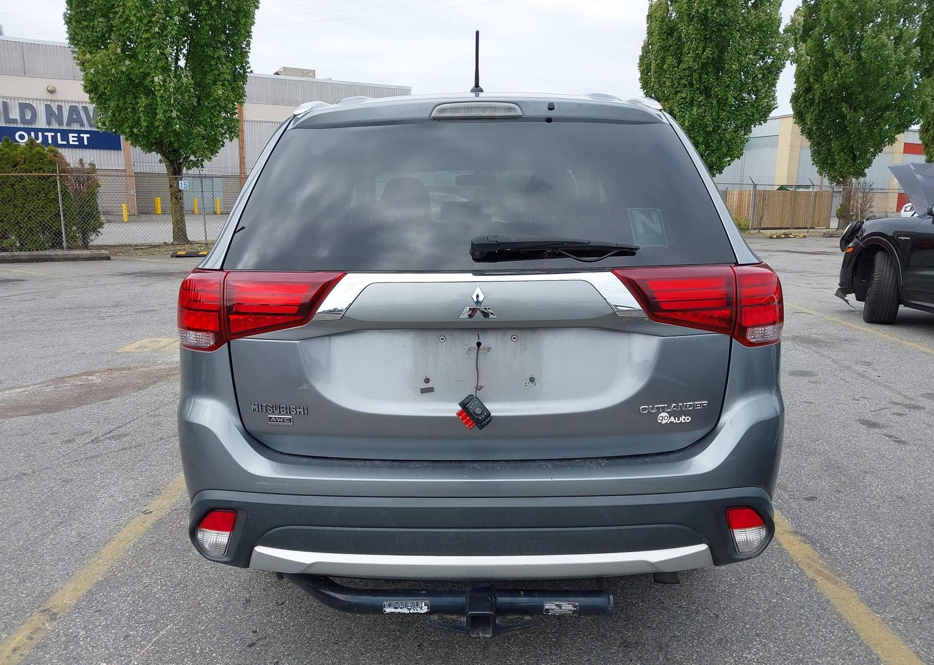 2016 MITSUBISHI OUTLANDER SE