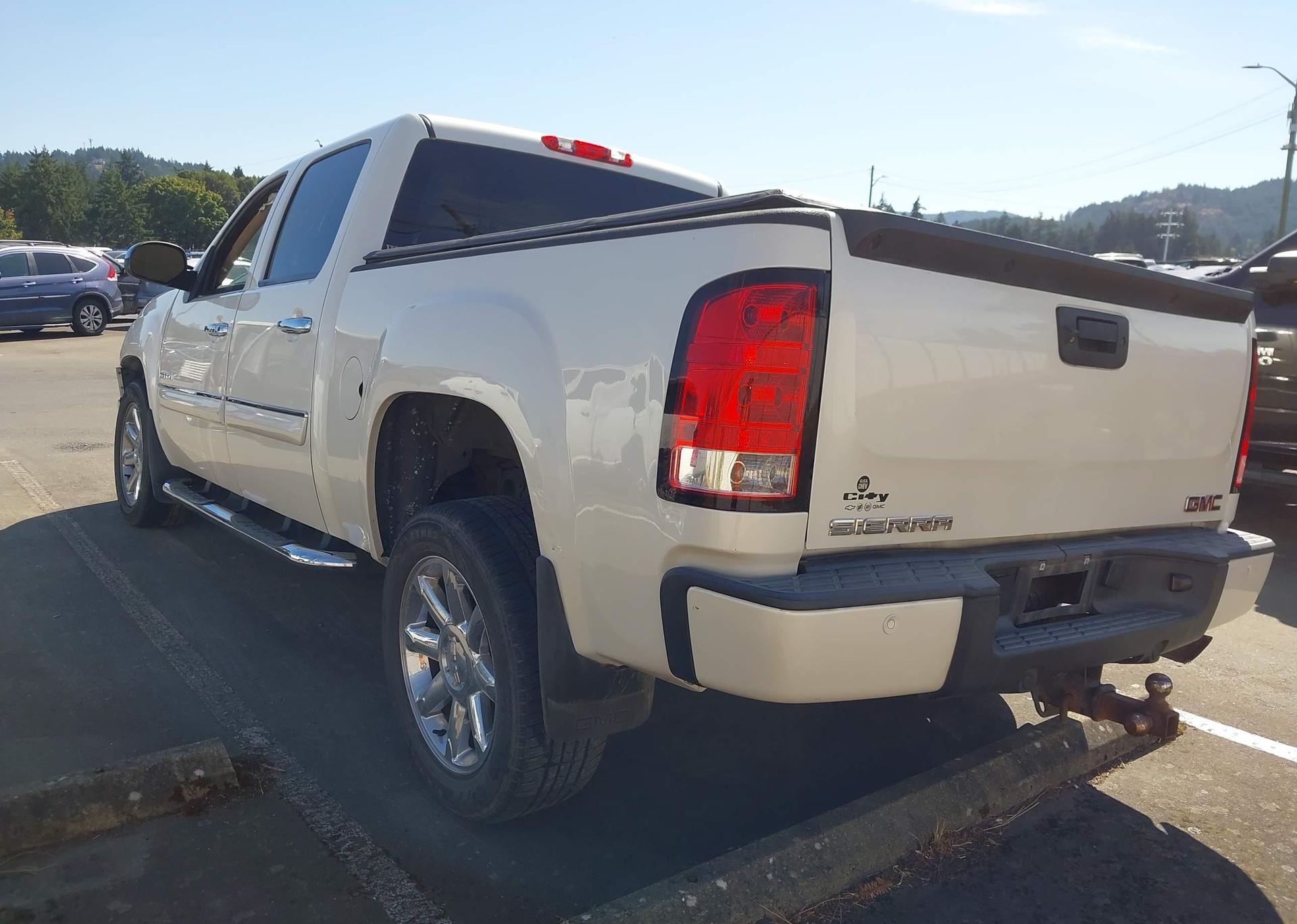 2013 GMC SIERRA K1500 DENALI