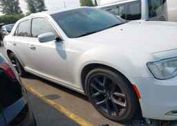 2017 CHRYSLER 300 LIMITED
