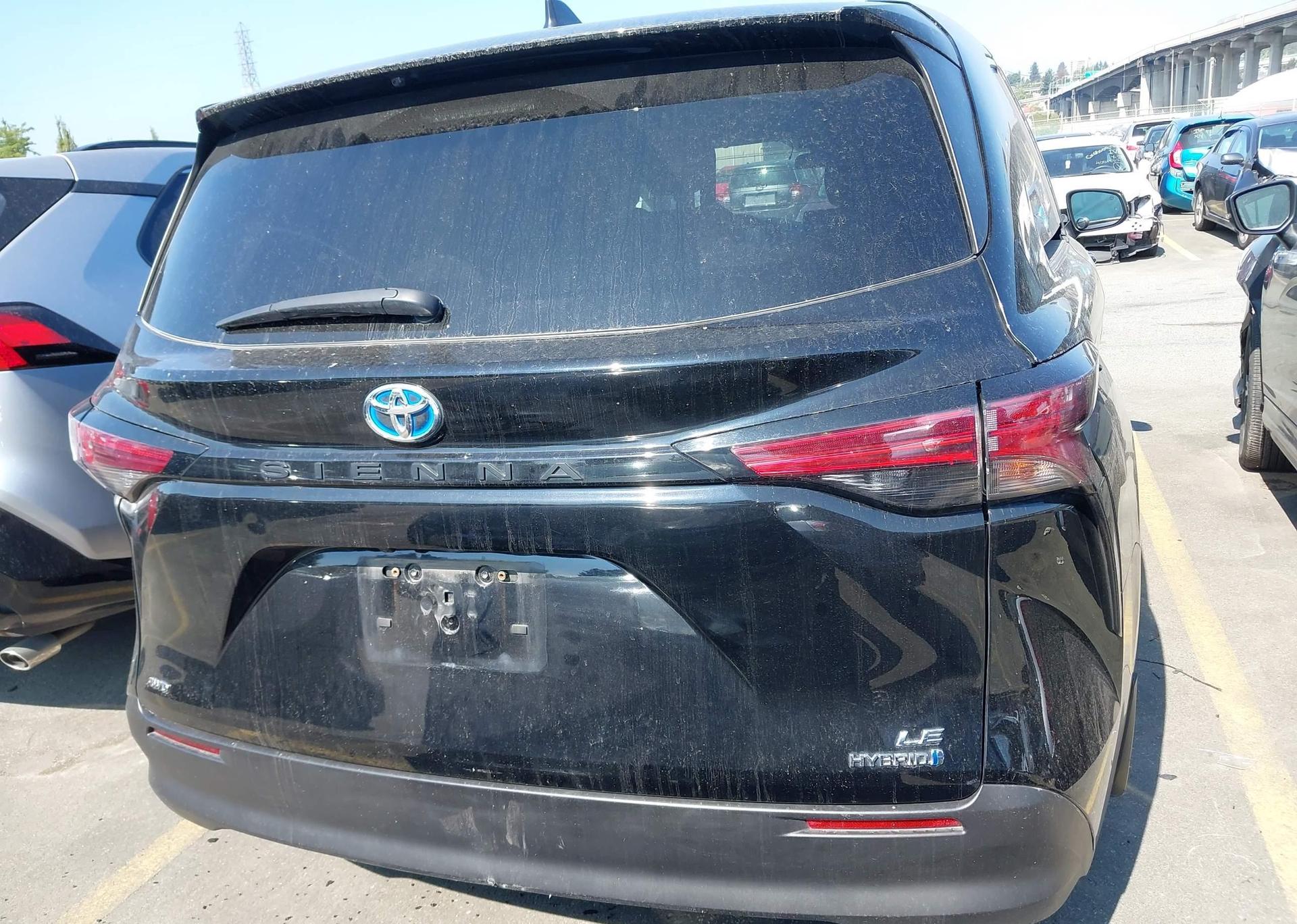 2021 TOYOTA SIENNA LE