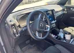 2024 VOLVO XC40