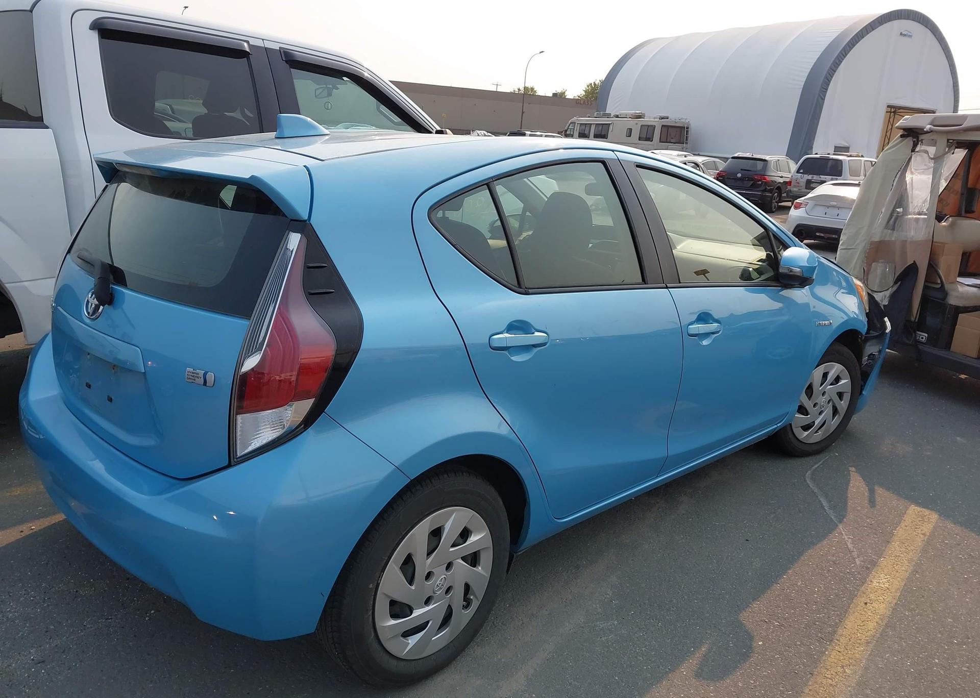 2016 TOYOTA PRIUS