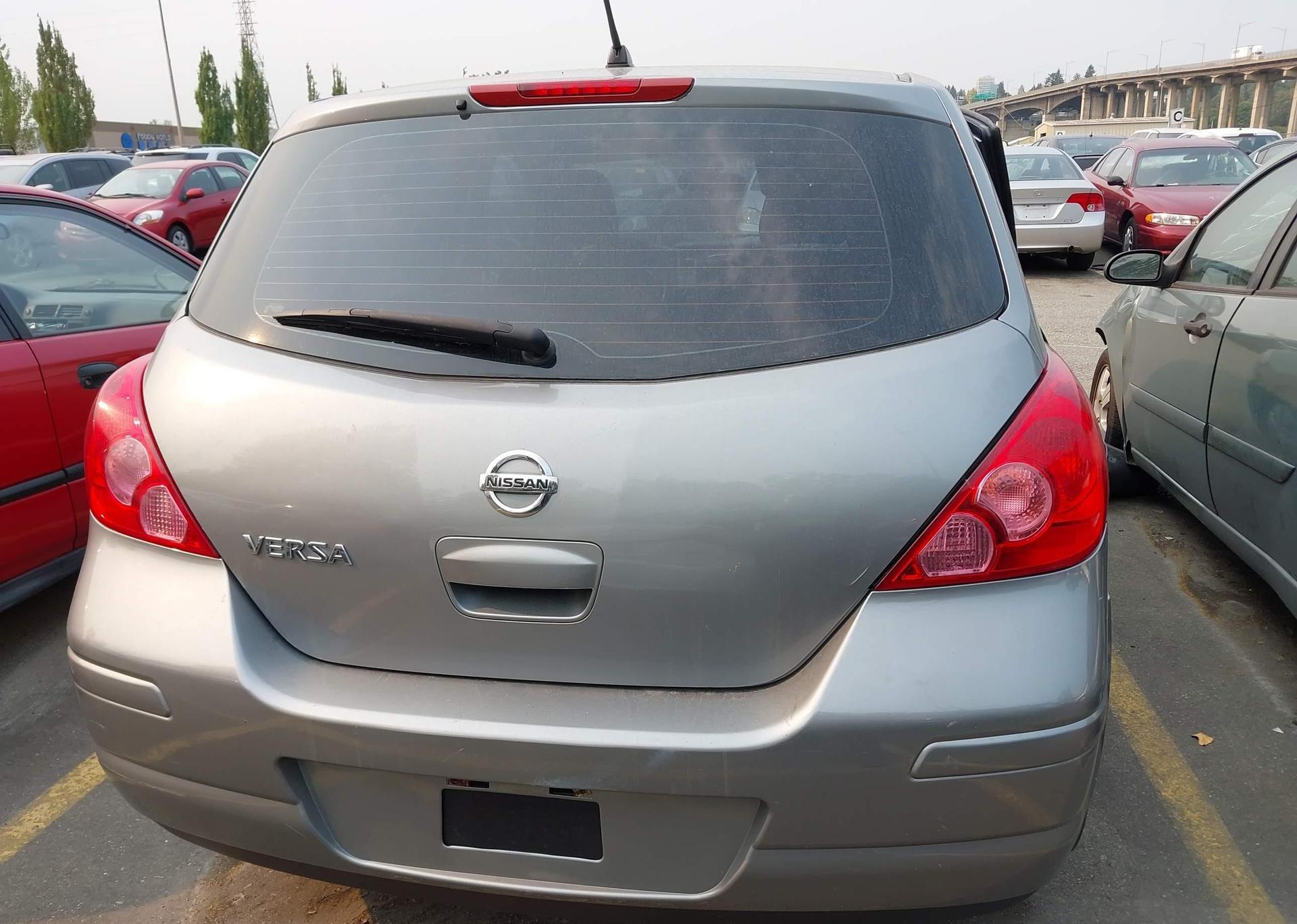 2010 NISSAN VERSA S