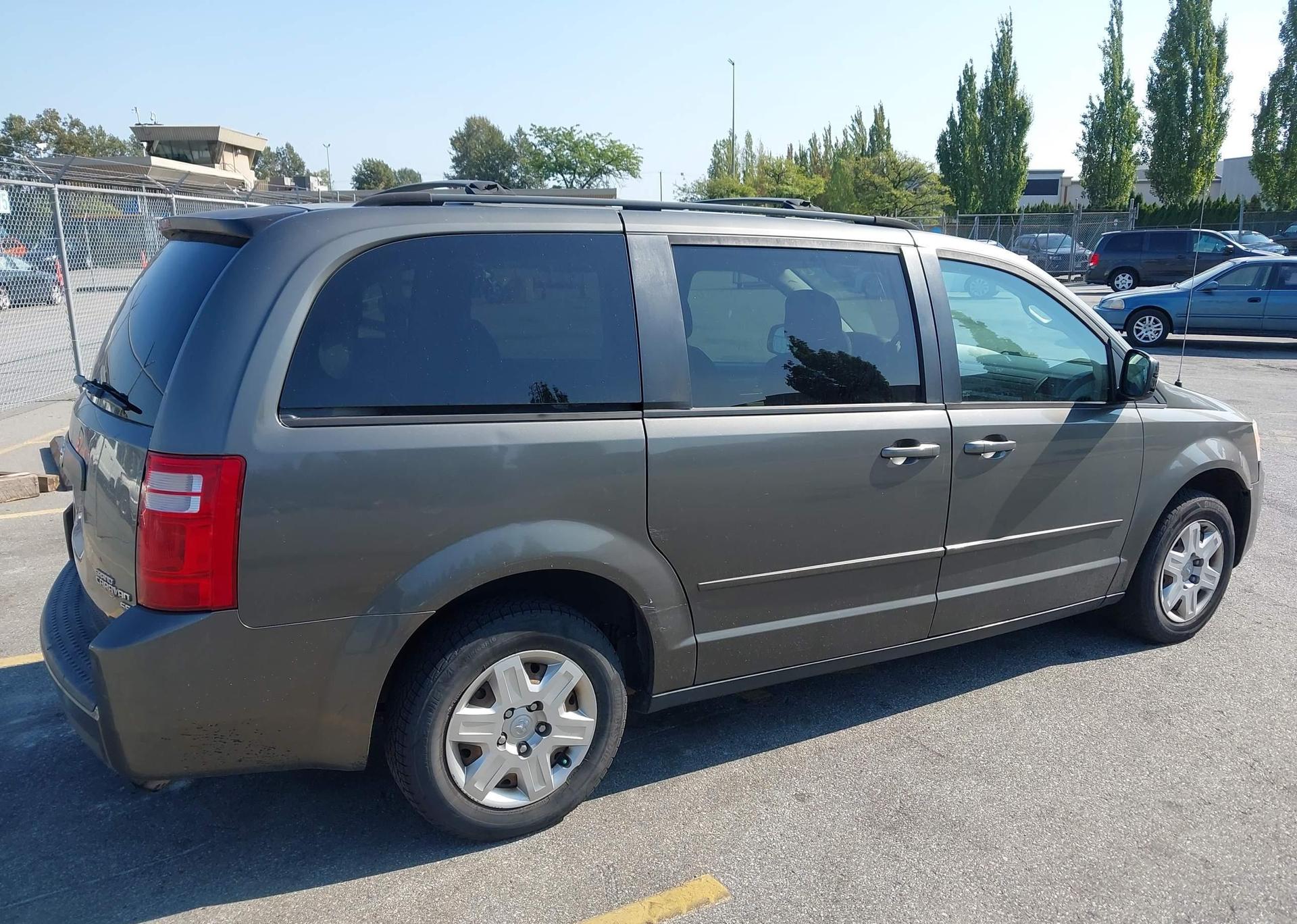 2010 DODGE GRAND CARAVAN SE