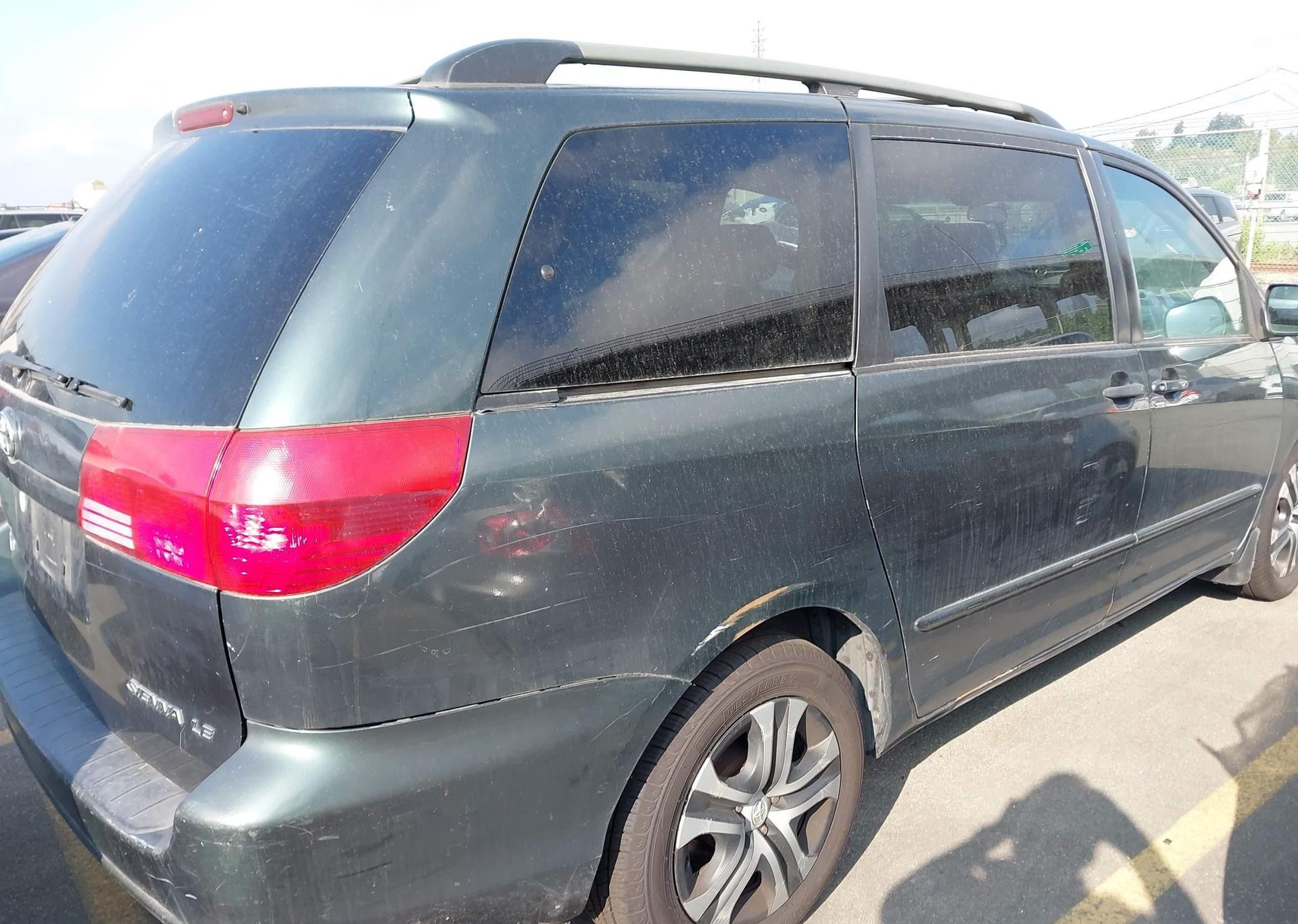 2004 TOYOTA SIENNA CE