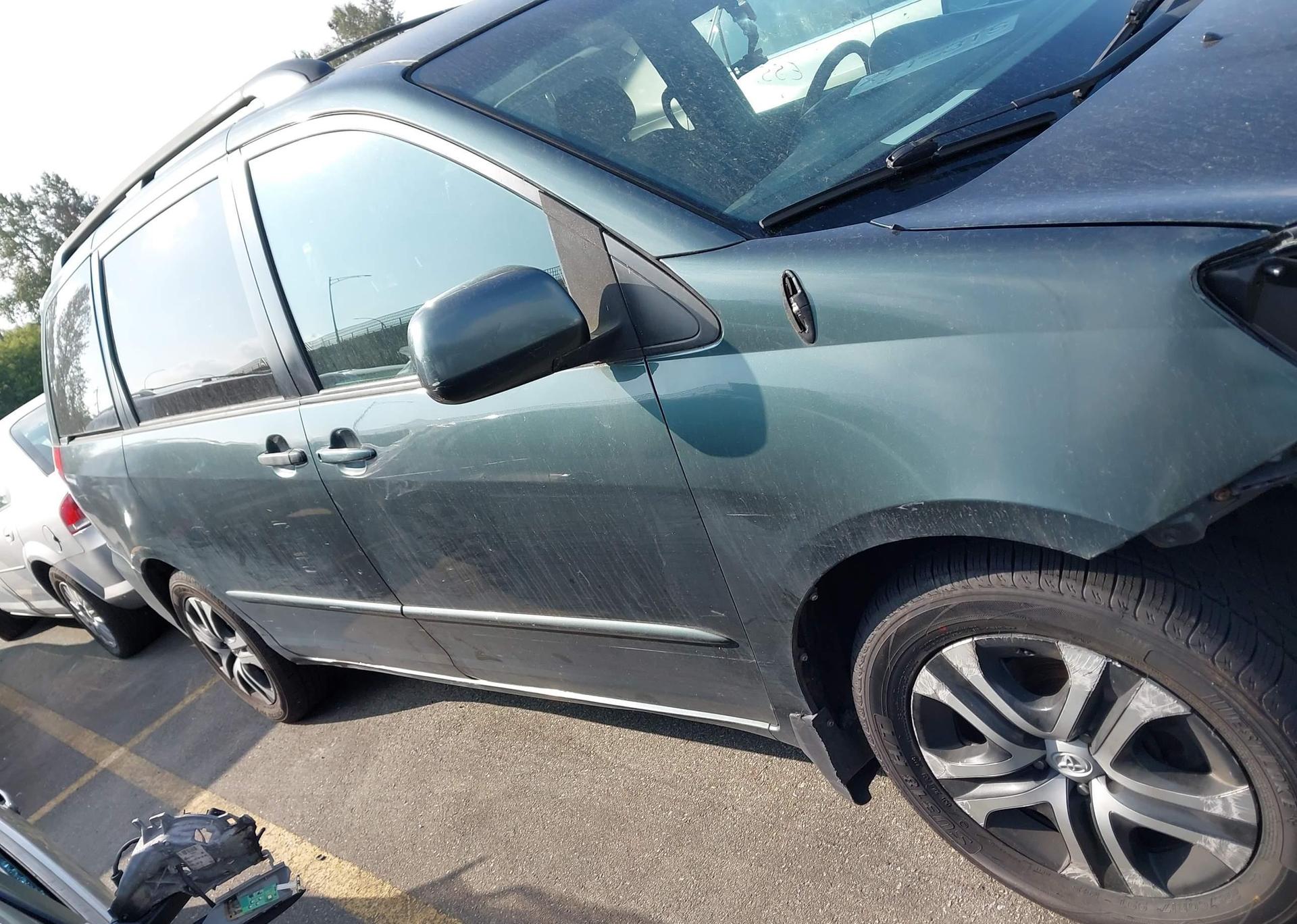 2004 TOYOTA SIENNA CE