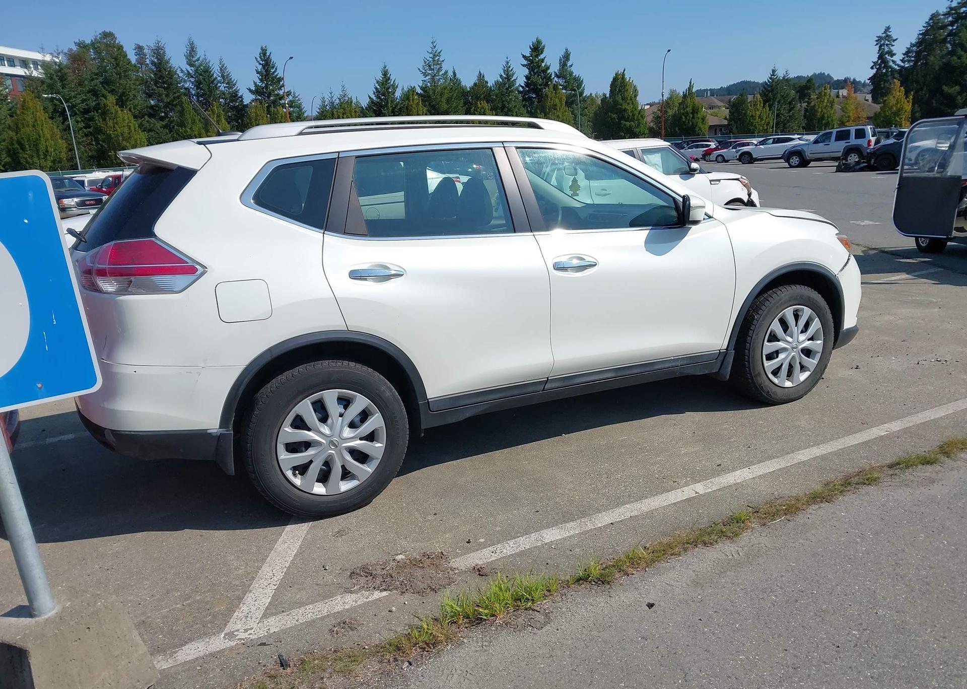 2015 NISSAN ROGUE S