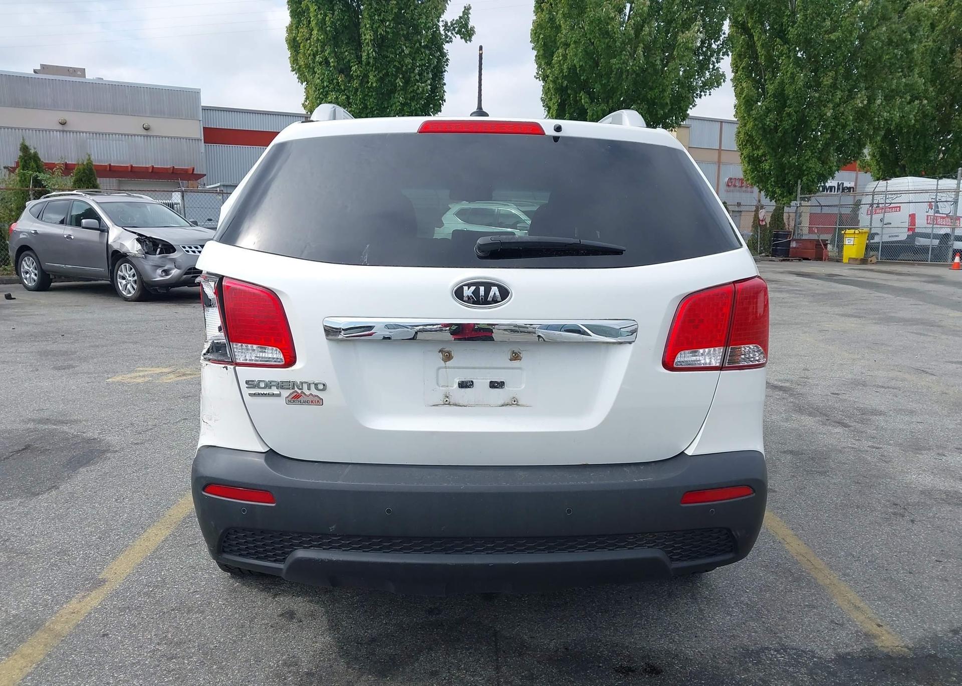 2012 KIA SORENTO LX