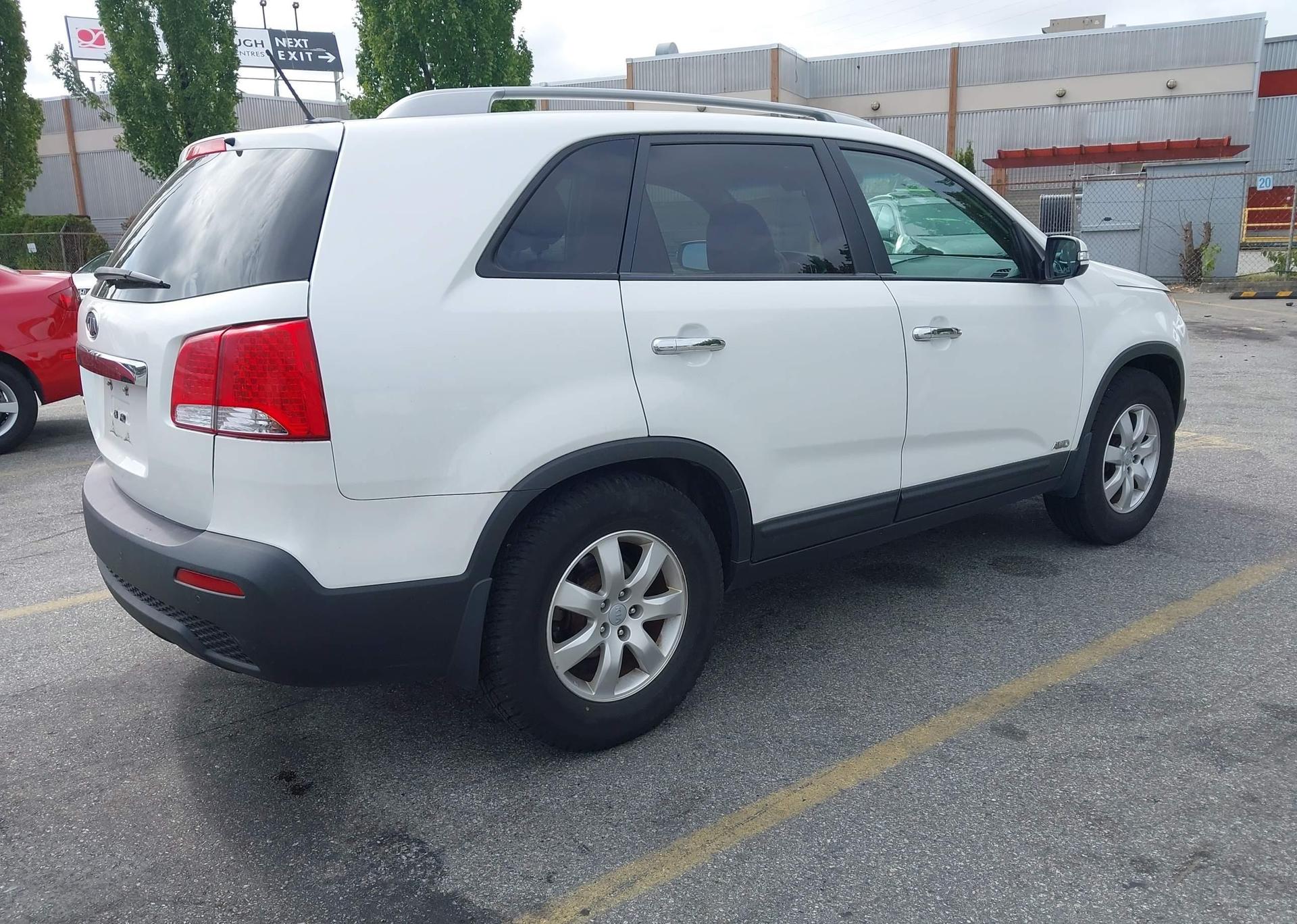 2012 KIA SORENTO LX