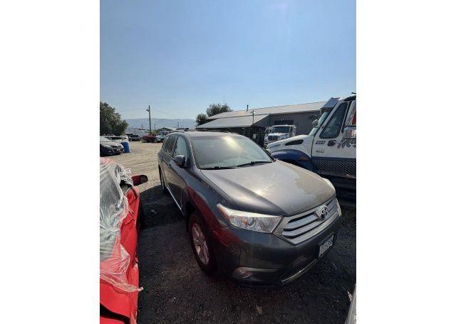 2013 TOYOTA HIGHLANDER PLUS