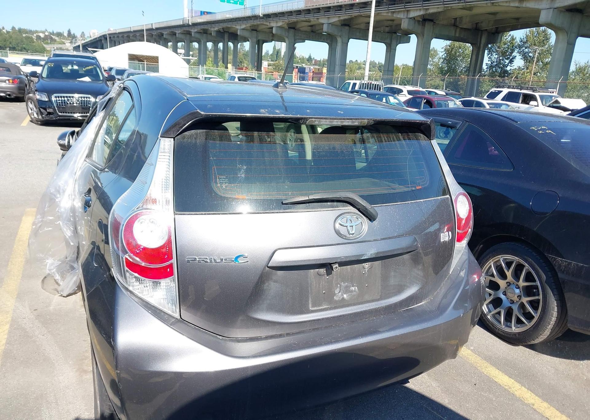 2014 TOYOTA Prius c