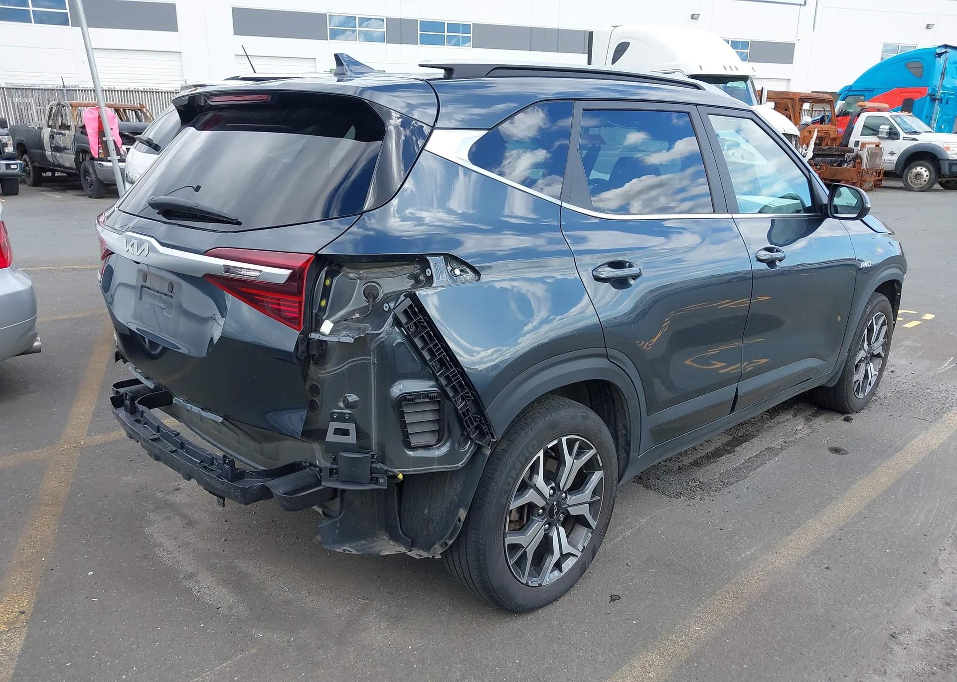 2023 KIA SELTOS EX