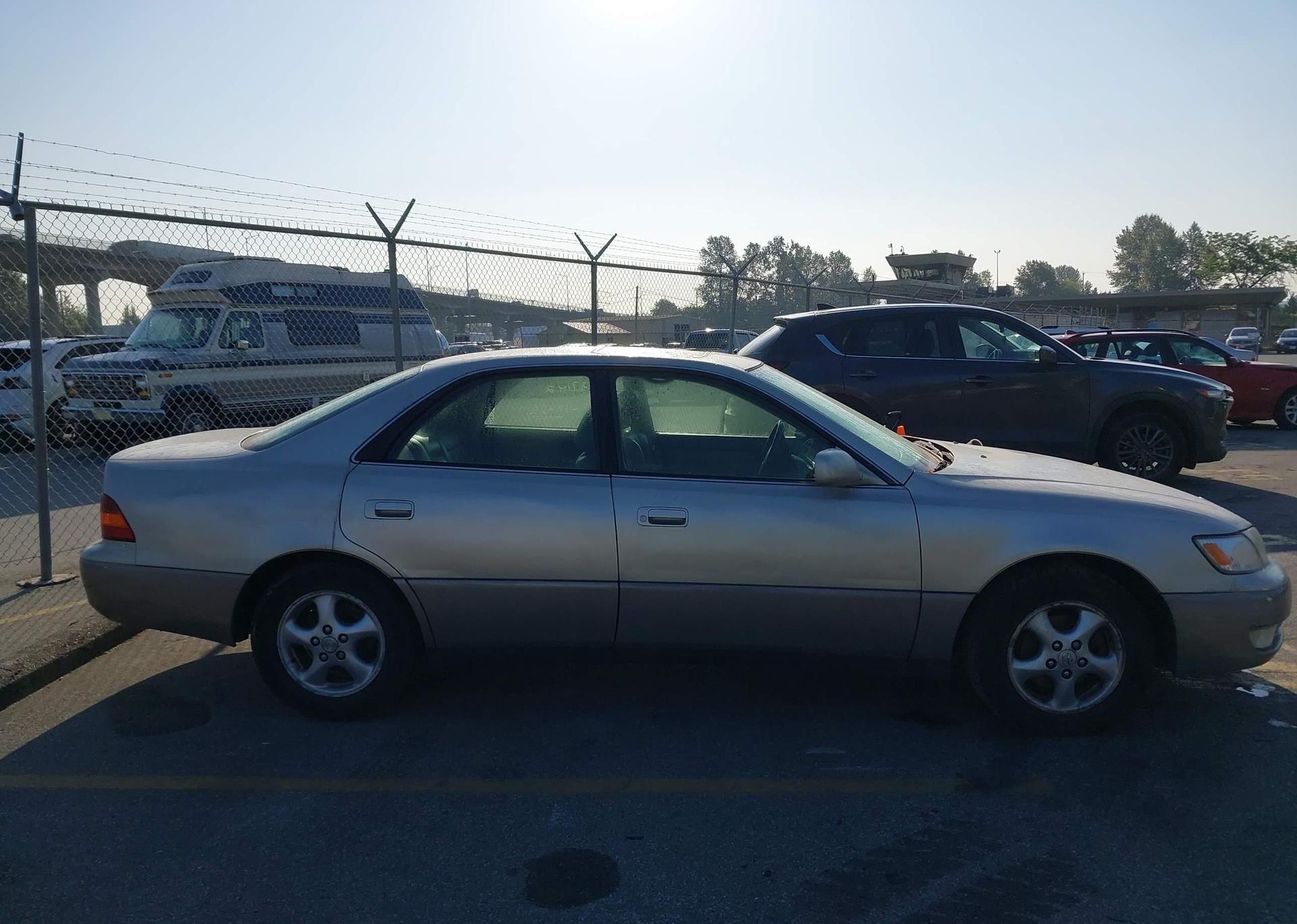 1998 LEXUS ES 300