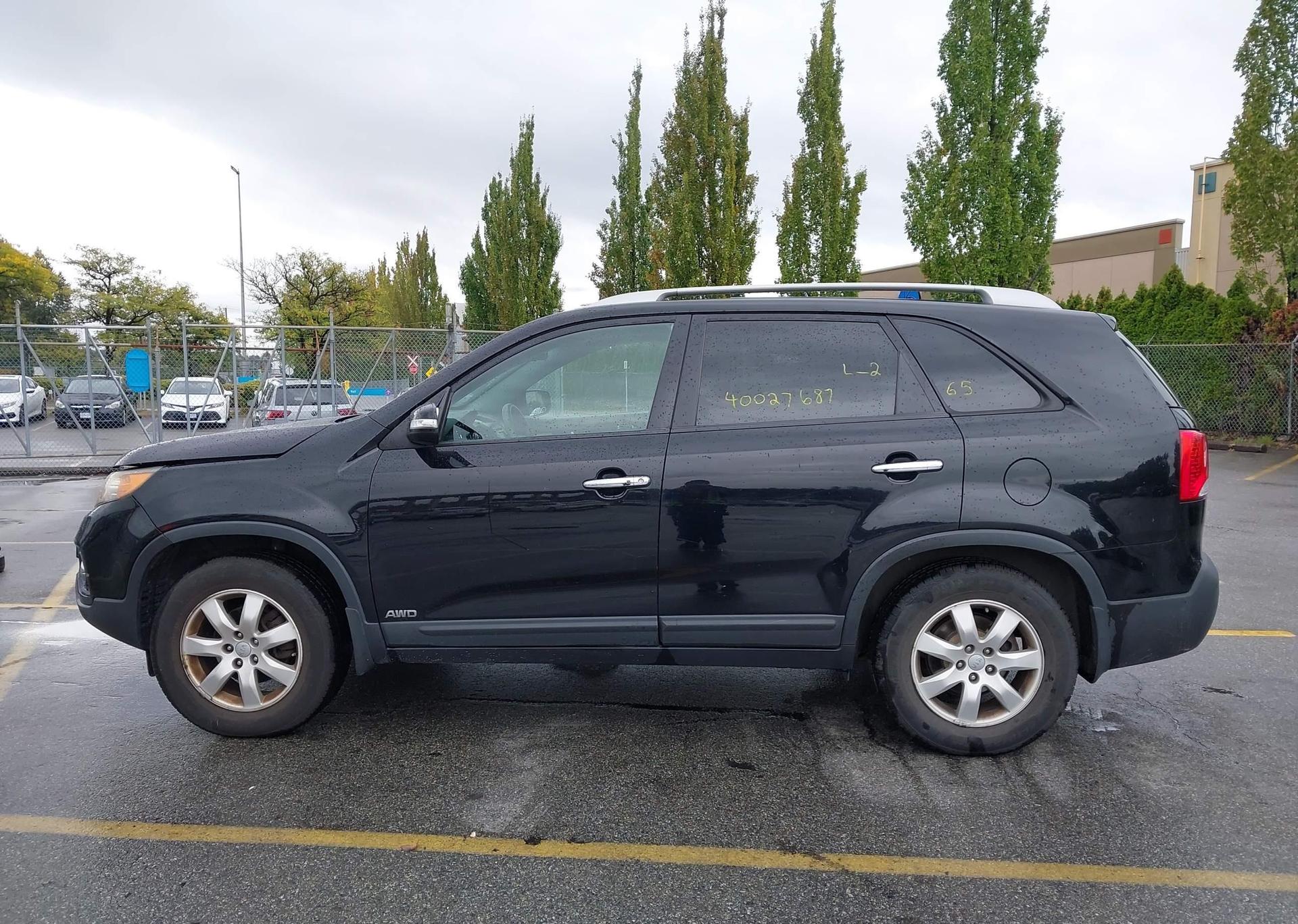 2012 KIA SORENTO LX