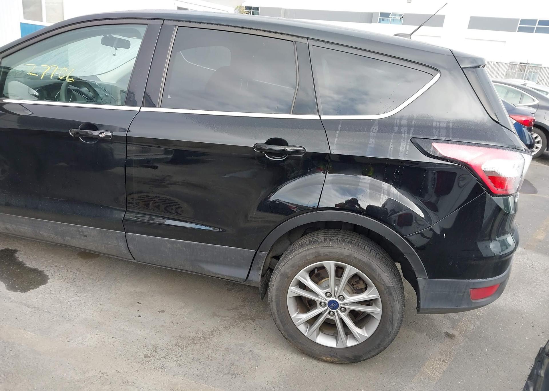 2017 FORD ESCAPE SE