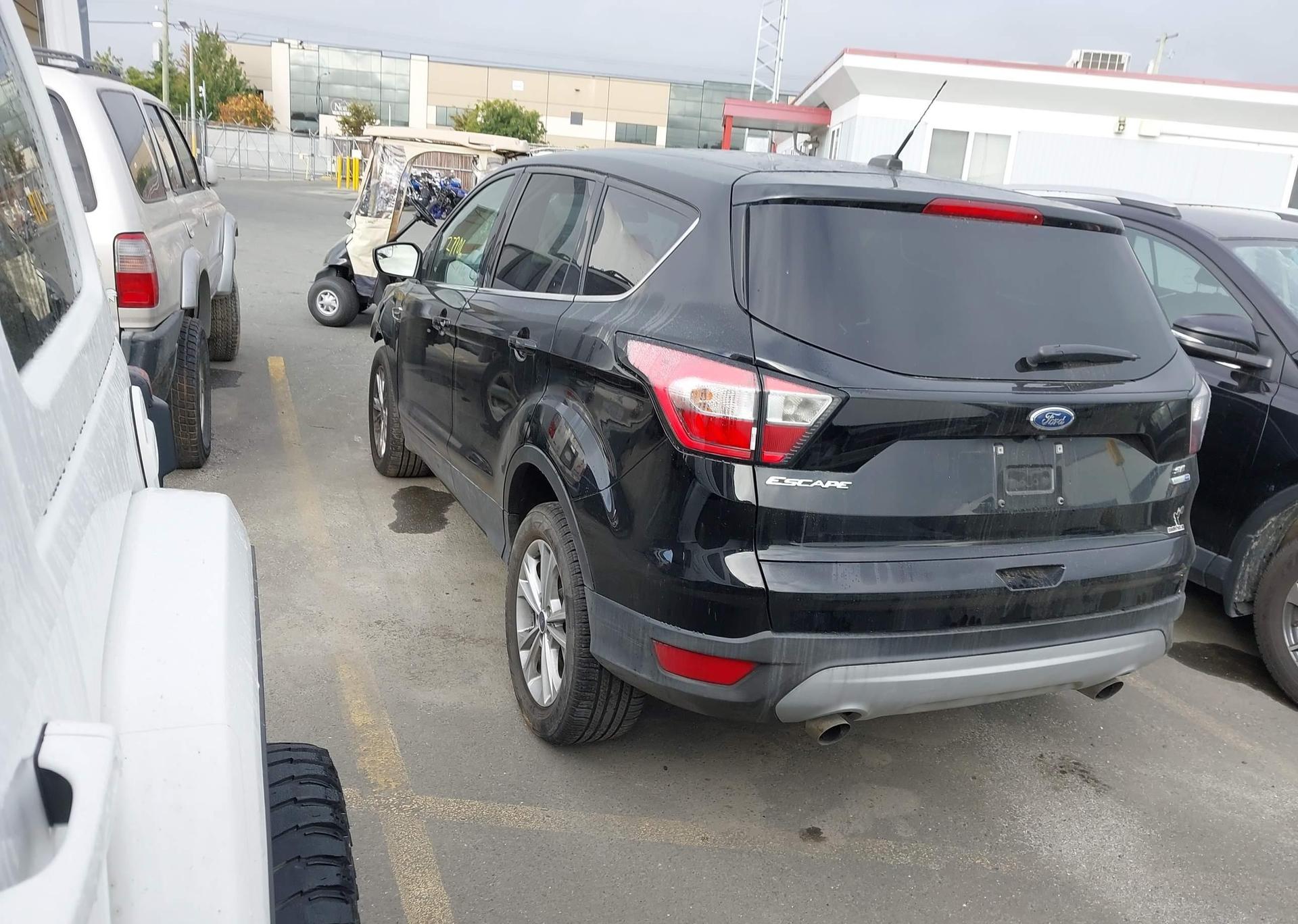 2017 FORD ESCAPE SE
