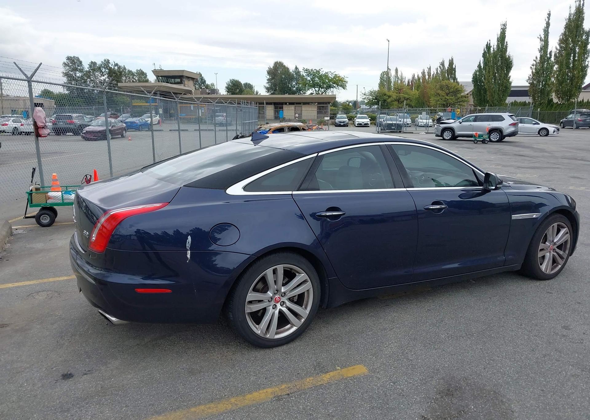 2014 JAGUAR XJ
