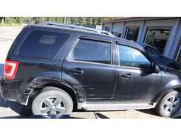 2010 FORD ESCAPE LIMITED