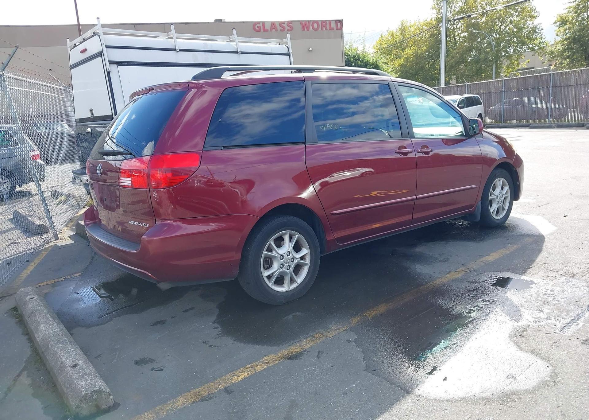 2004 TOYOTA SIENNA XLE