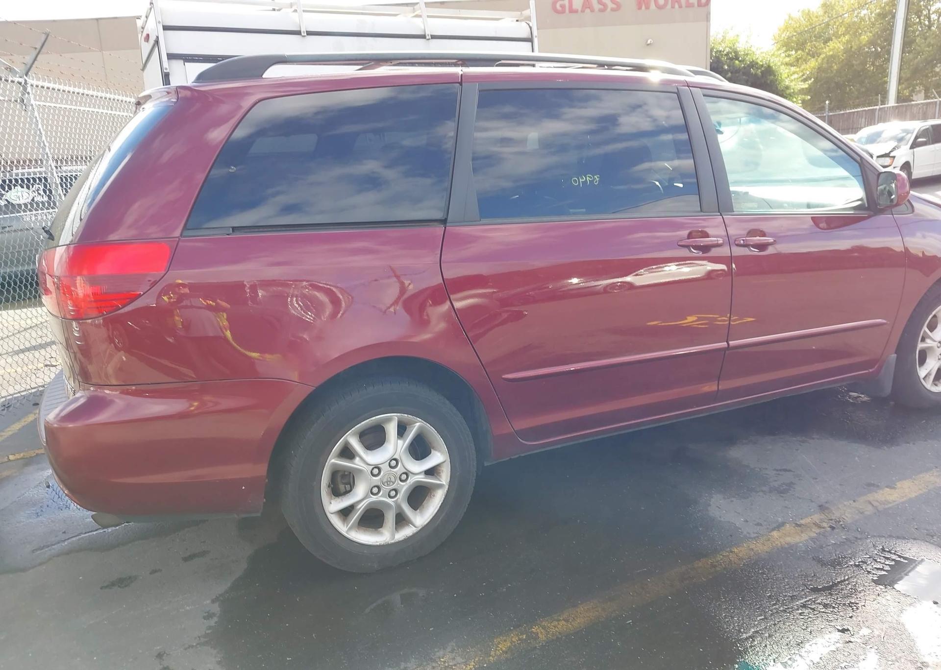 2004 TOYOTA SIENNA XLE