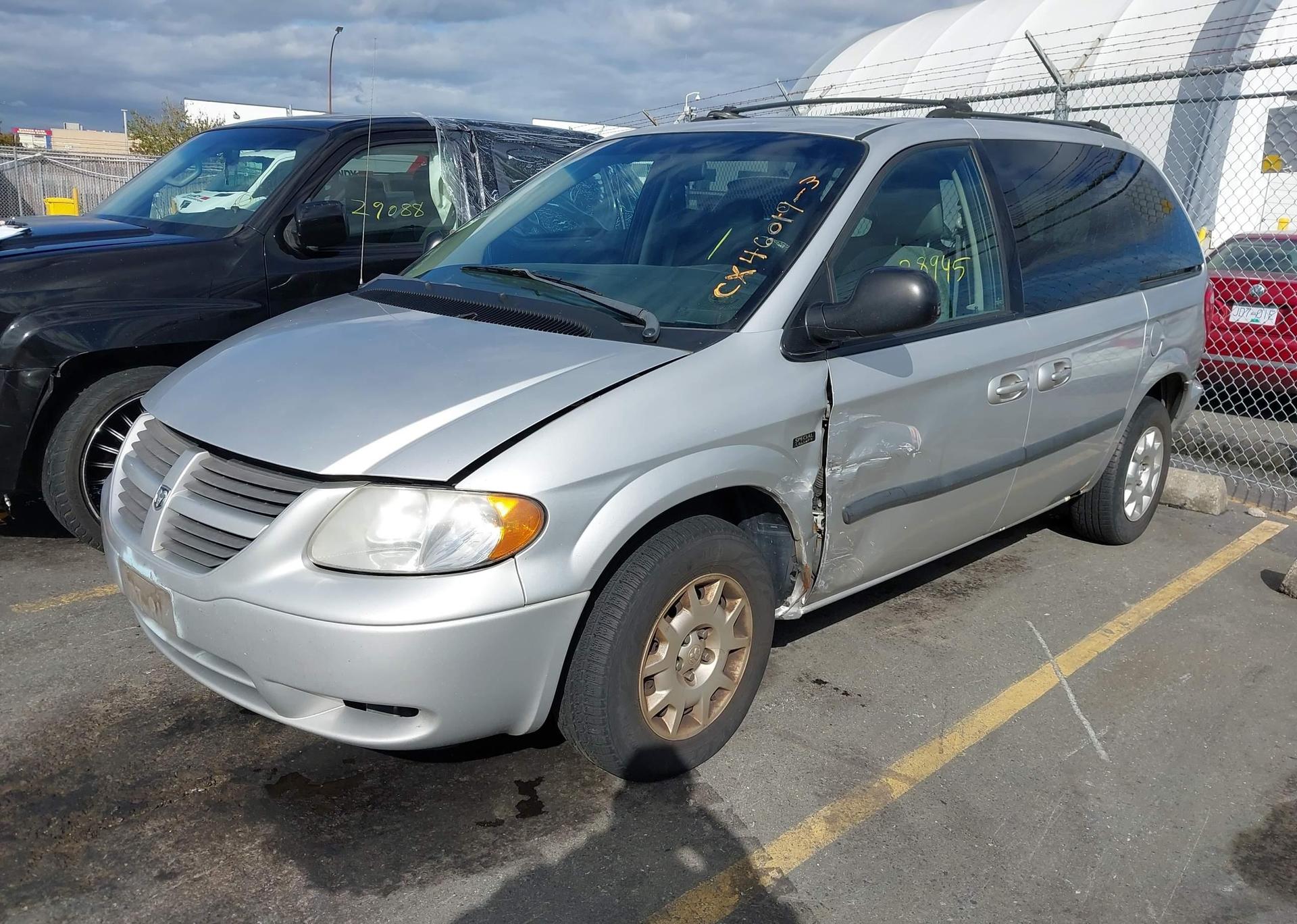2005 DODGE CARAVAN SE