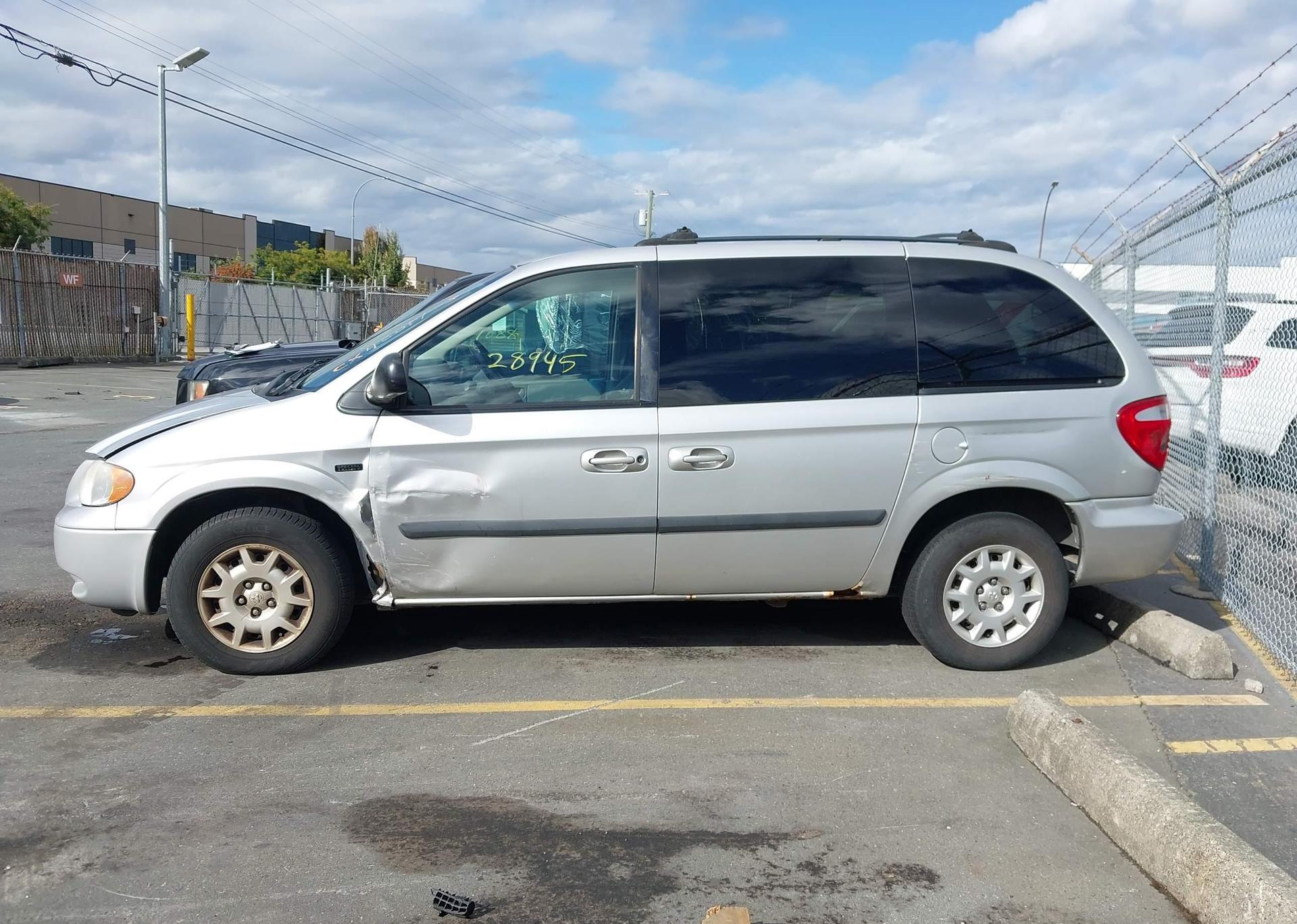 2005 DODGE CARAVAN SE