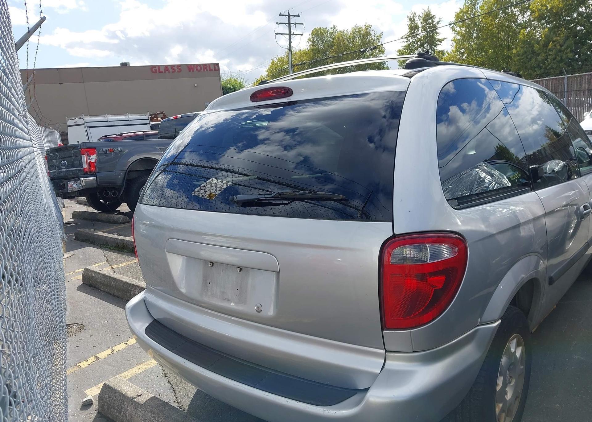 2005 DODGE CARAVAN SE