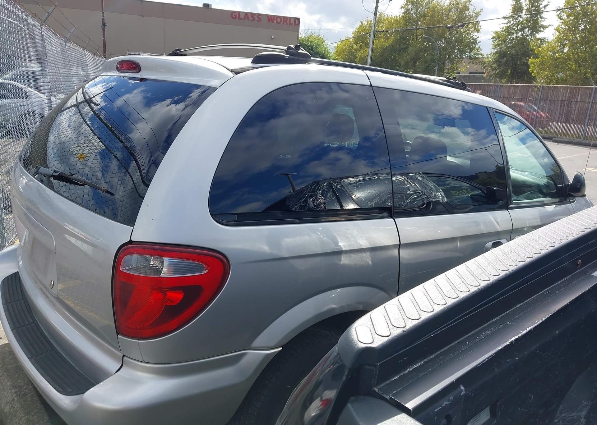 2005 DODGE CARAVAN SE