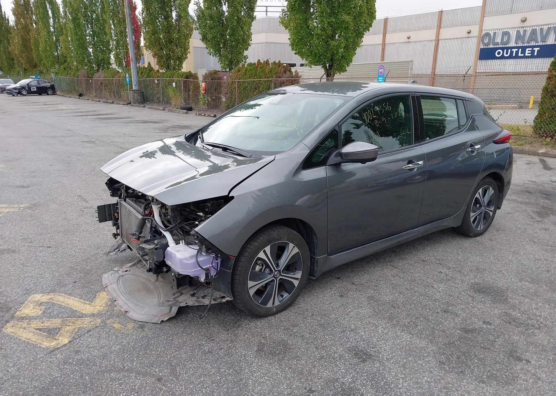 2022 NISSAN LEAF