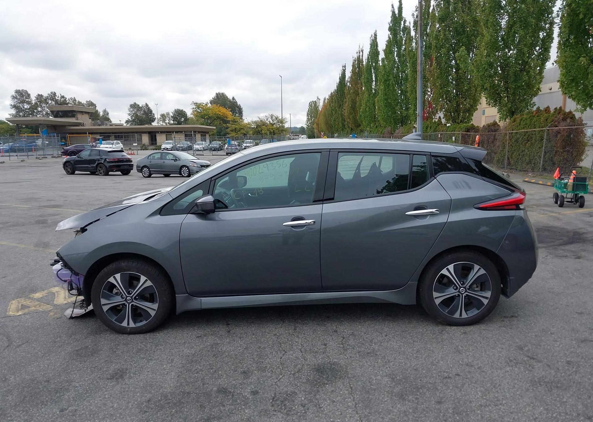 2022 NISSAN LEAF