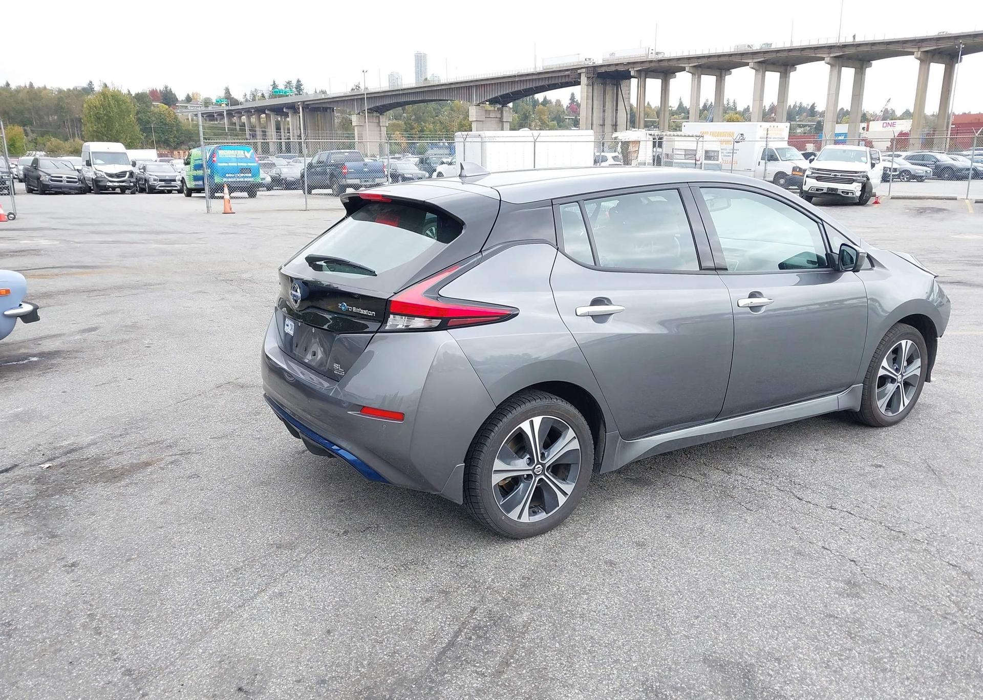 2022 NISSAN LEAF