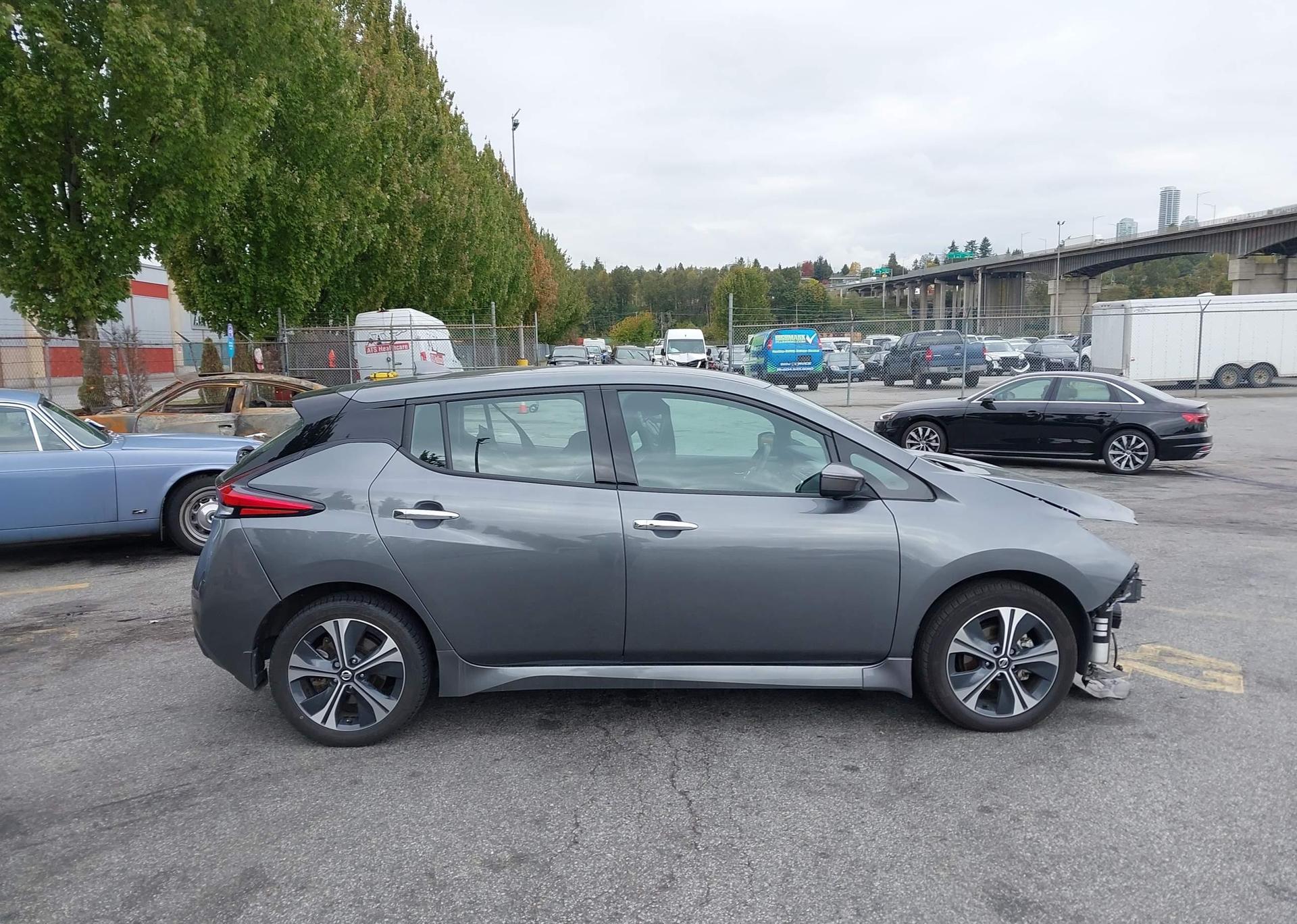 2022 NISSAN LEAF