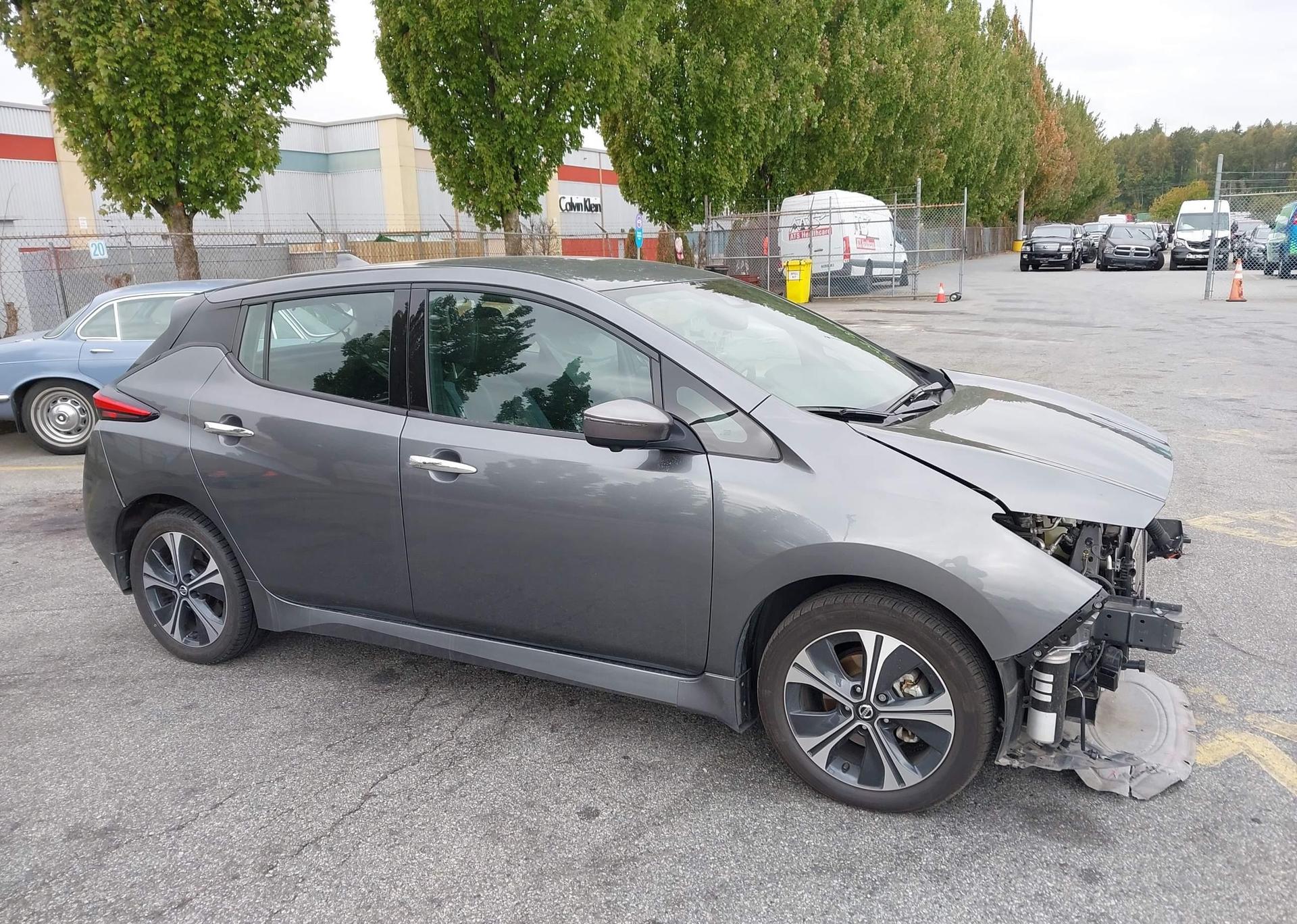 2022 NISSAN LEAF