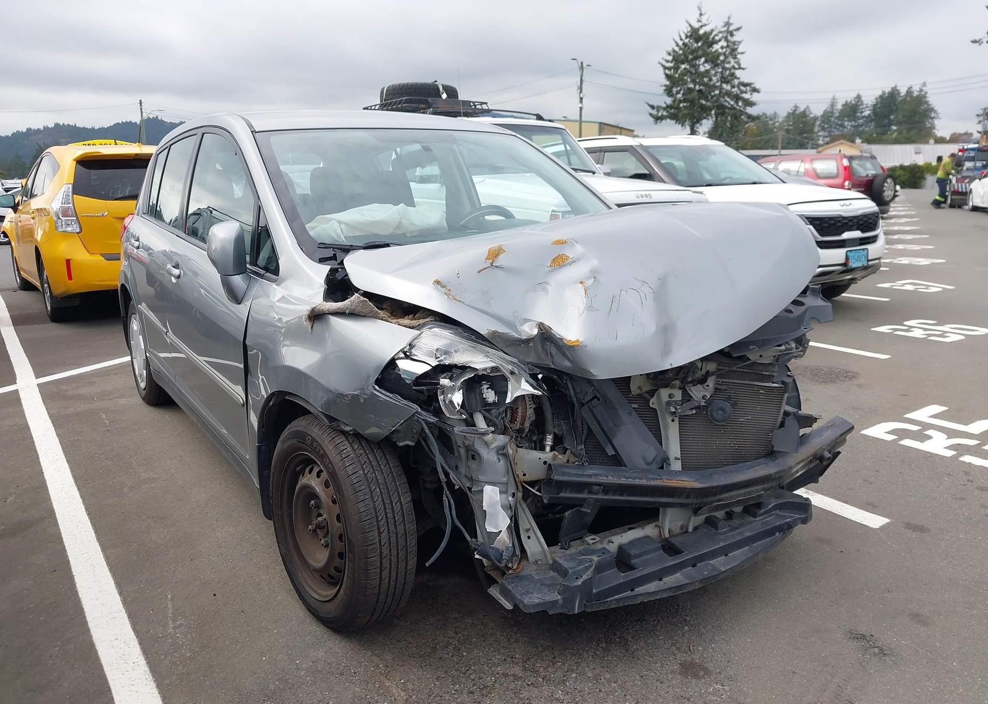 2011 NISSAN VERSA S
