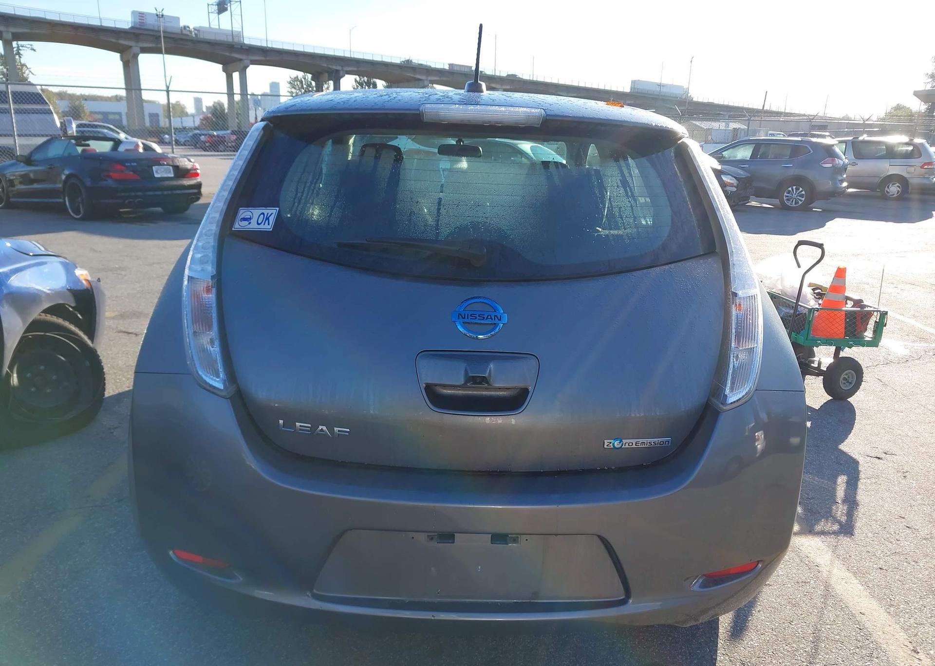 2016 NISSAN LEAF