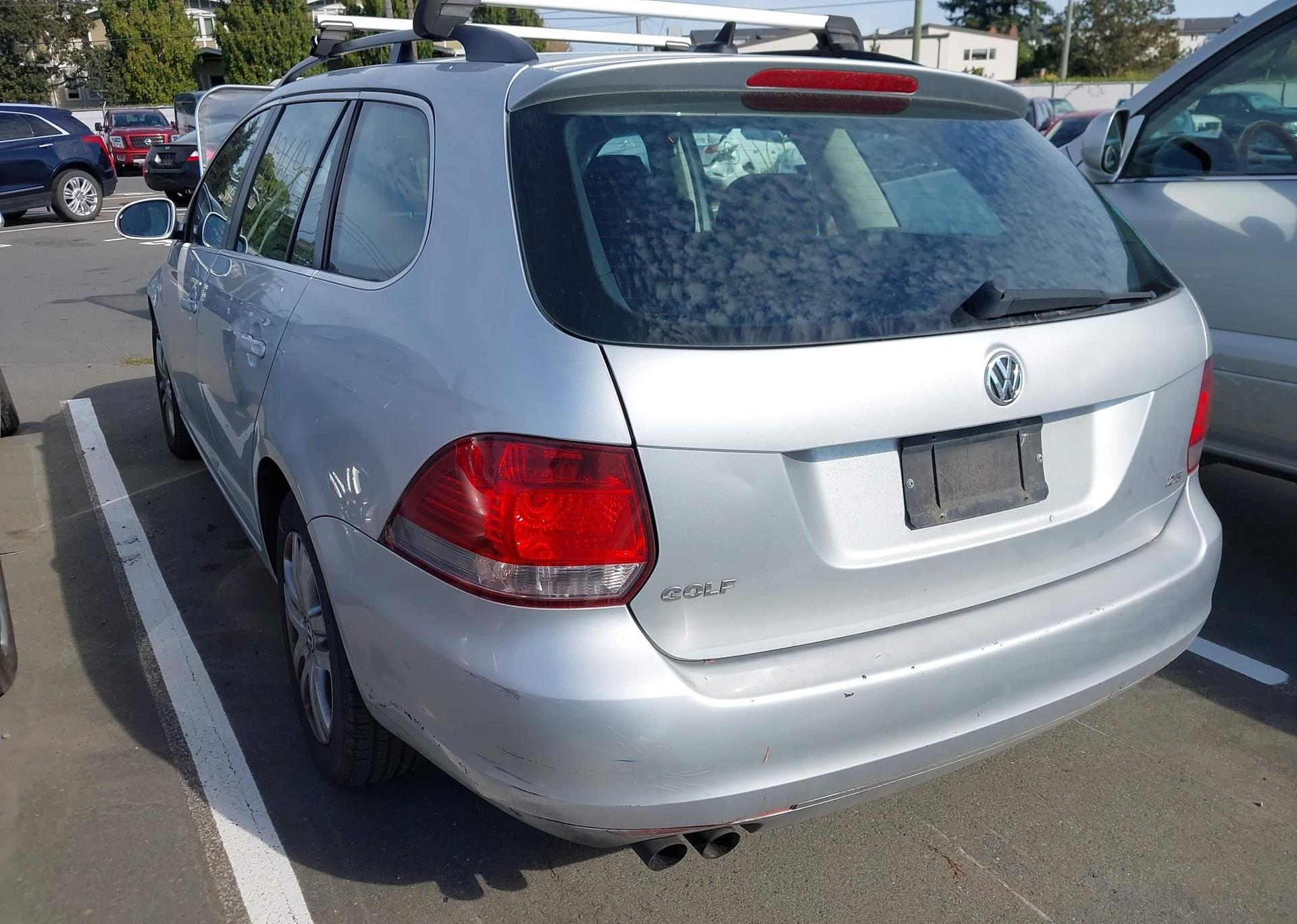 2011 VOLKSWAGEN GOLF