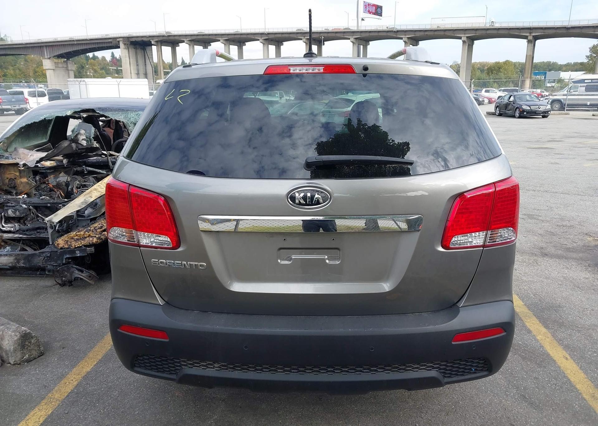 2012 KIA SORENTO LX