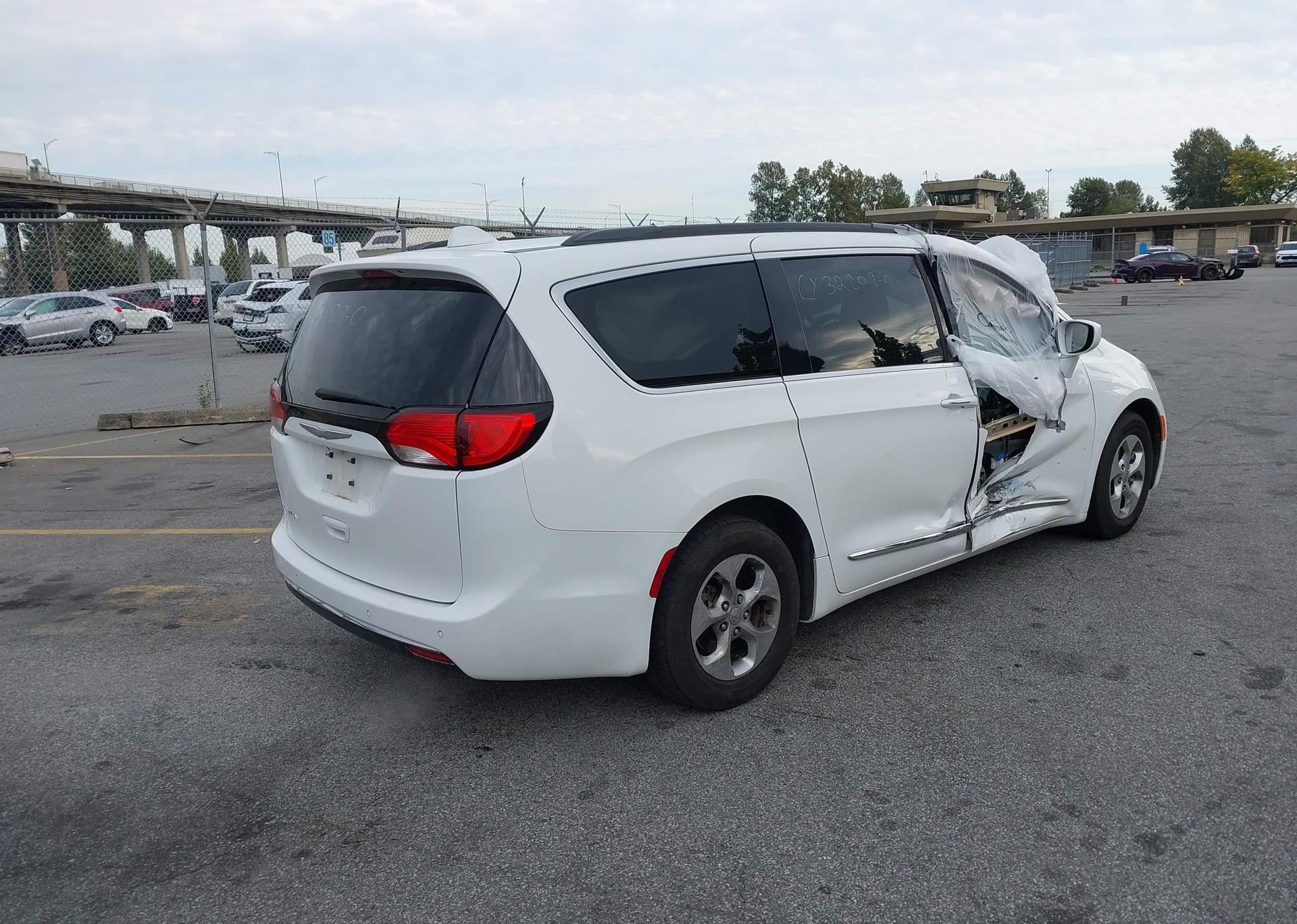 2017 CHRYSLER PACIFICA TOURING L