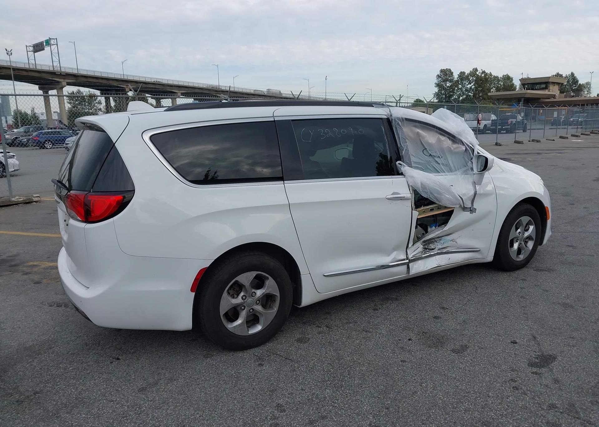 2017 CHRYSLER PACIFICA TOURING L
