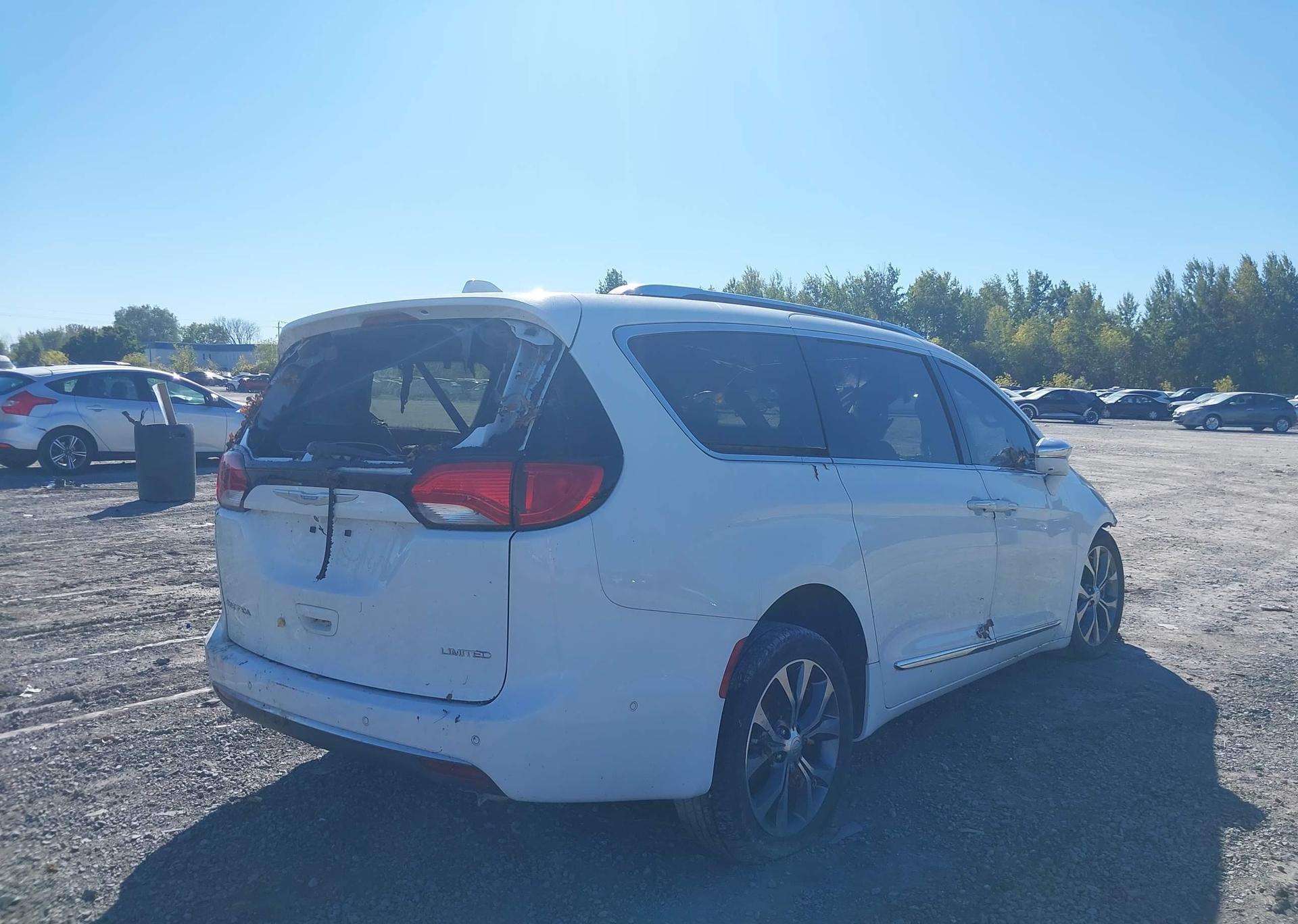 2017 CHRYSLER PACIFICA LIMITED